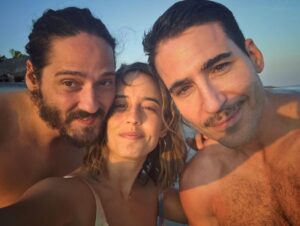 Marisé Álvarez Instagram - #tbt Panamá hace un año con estos dos bombones que hoy están nominados para los @premiosferoz por el trabajo en la serie “En el Corredor de la Muerte”; nuestro director @marquesmarcet mejor serie dramática y @miguelangelsilvestre mejor actor protagonista. ¡Enhorabuena amigos, cuánto quisiera estar allí con ustedes para celebrar! Les amo foreveL. 💞 #enelcorredordelamuerte #premiosferoz2020 #carlosmarquesmarcet #miguelangelsilvestre