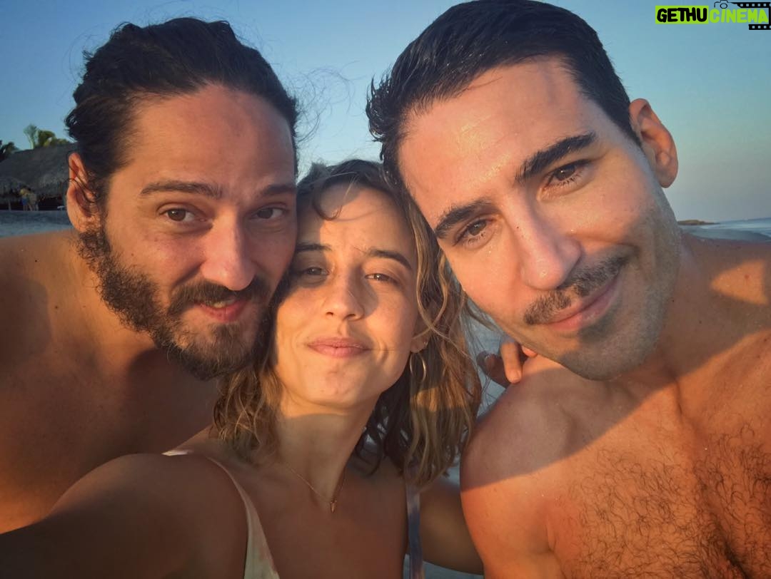 Marisé Álvarez - 2.4K Likes - #tbt Panamá hace un año con estos dos bombones que hoy están nominados para los @premiosferoz por el trabajo en la serie “En el Corredor de la Muerte”; nuestro director @marquesmarcet mejor serie dramática y @miguelangelsilvestre mejor actor protagonista. ¡Enhorabuena amigos, cuánto quisiera estar allí con ustedes para celebrar! Les amo foreveL. 💞 #enelcorredordelamuerte #premiosferoz2020 #carlosmarquesmarcet #miguelangelsilvestre