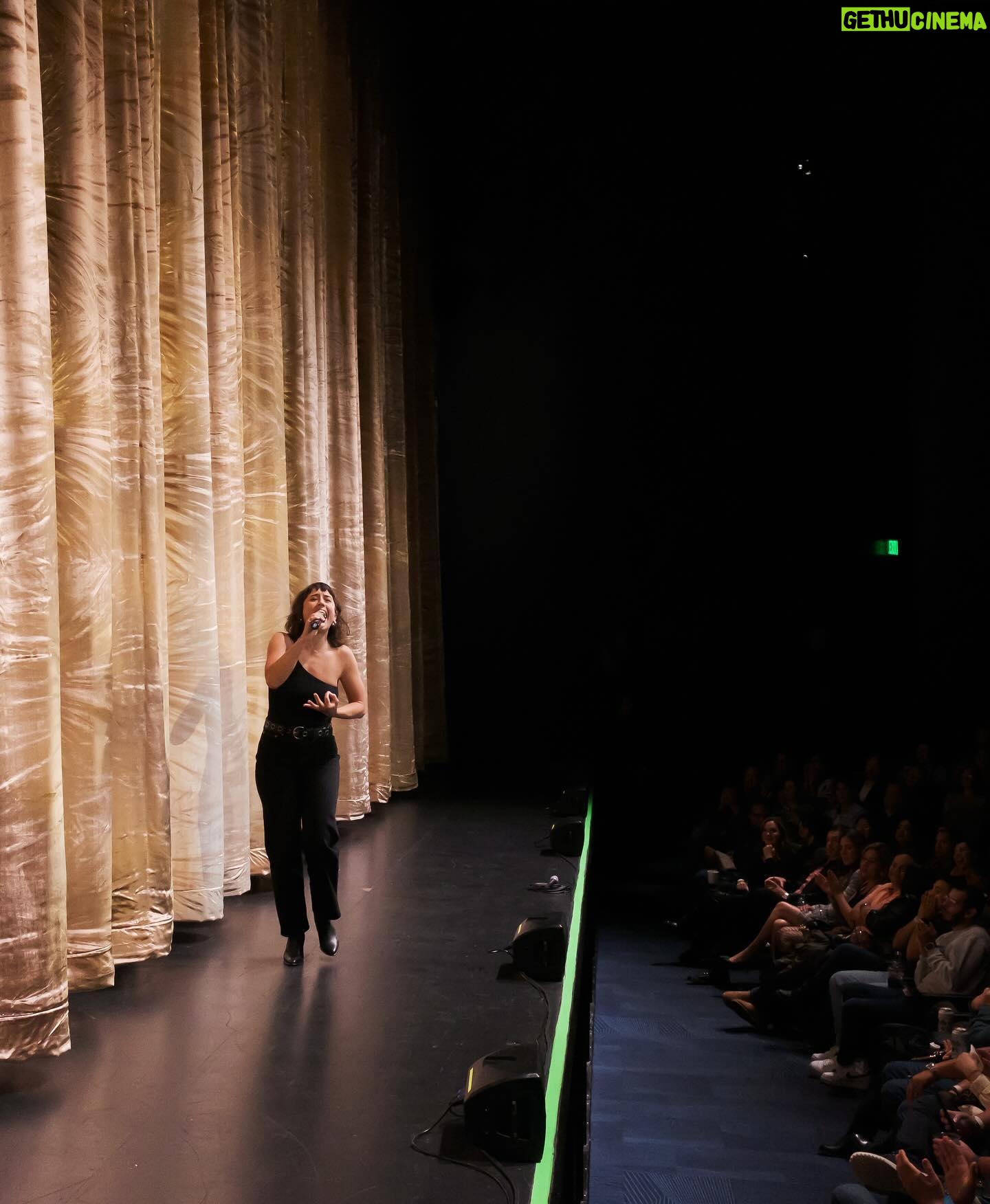 Marisé Álvarez - 2.3K Likes - Sueño hecho realidad. 💫 Mi comediante favorita me invitó a abrirle sus shows en LA y San Diego! Gracias @sofffiaaa1 por confiar y por ser genuinamente solidaria, eres INCREÍBLE. Y gracias @danicuevasb @ppam2706 y a todo su equipo por tratarme con tanto cariño. Ojalá y nos volvamos a encontrar muy pronto! 📸: @thisisyeya Gracias por todo @cristinarodlo 🫶