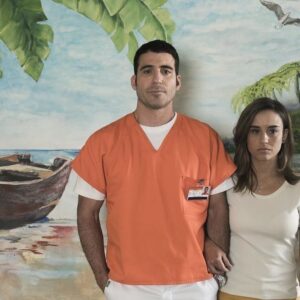 Marisé Álvarez Instagram - Pablo Ibar y Tanya Quiñones en una escena de “En el Corredor de la Muerte” disponible en @movistarplus (solo en España por ahora). Una serie de @bambuprodu basada en el libro de @carreteronacho dirigida por @marquesmarcet y protagonizada por @miguelangelsilvestre. #enelcorredordelamuerte #pabloibar #movistarseries #bambuproducciones #nachocarretero #carlosmarquesmarcet #miguelangelsilvestre