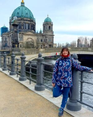 Marita Zafra Instagram - Ese paseíto cerquita del río, abrigaíta pero disfrutona #Berlín