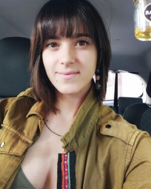 Marita Zafra Instagram - Si llego a saberrr antes que iba a estar así de agustico con la melena recortaaá....🥰

#NewLook #Actress