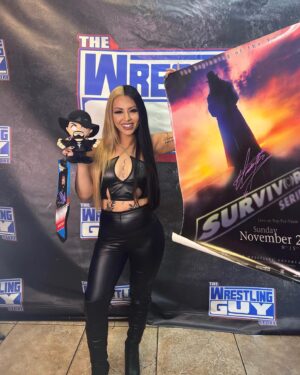 Maritza Janett Instagram - Everytime I come sign for  @thewrestlingguystore I get spoiled with @undertaker merch 🥰 

Thank you to everyone who came & thanks for my taker merch 😂

#womenswrestling #Vipress #undertaker #wrestlingguystore