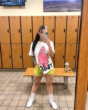 Maritza Janett Instagram - Todays leg day fit is brought to you by me not caring about looking absolutely ridiculous in public. 😅

#spongebobislife #patrickTHICC
