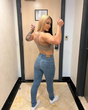 Maritza Janett Instagram - I like my back side better