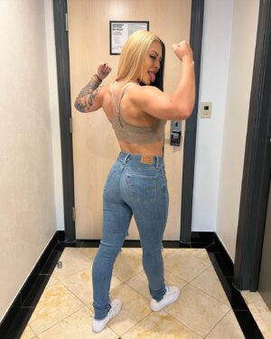 Maritza Janett Instagram - I like my back side better