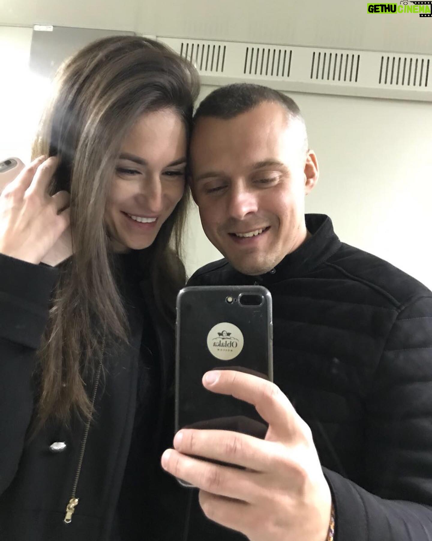 Mariya Gural - 503 Likes - Сегодня ночью у нас с @isaev.lexa дата знакомства….❤️🙈
Кто бы мог подумать, что все эти тусовки в злачном клубе @oblaka_restaurant могут стать судьбоносными для нас двоих🙈😅
Я как то писала пост уже об истории нашего знакомства, (села не за тот стол…) ,и с каких слов начался наш «милый» диалог😂через х@й🤬😂🤣
Сегодня нашла фото с нашего дня знакомства, у нас даже совместная первая фоточка есть 😅какие мы были молодые 😂🤌🏼
В этот день я пришла в клуб с моей ЛП @galinal86 и ни кто из нас не мог даже подумать ,о том,что это тот самый мужчина, которого я «намолила» у Бога после развода🙏🏼 красивого, заботливого, любящего,внимательного,не ленивого,веселого и верного, который полюбил не только меня ,но и все,что ко мне прилагается,моих детей 👩👧👧❤️
Для меня это настоящий Мужчина с большой буквы, которому многие за этот поступок по сей день пожимают руку🤝
Горжусь тобой любимый! И ты знаешь,что мы вместе перевернём этот Мир ради нас и наших детей!
Совсем скоро я подарю тебе и этому Миру ещё одну принцессу,уверенна ты будешь лучшим не только мужем, но и папой 👌🏼❤️
(Оставлю эту серию фото здесь на память -как все начиналось ….)