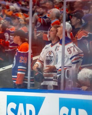Mark McMorris Instagram - NEED ONE‼️🧡💙🇨🇦 Let’s go Oilers
Thanks @nhl