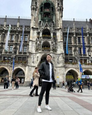 Mark O’Dea Instagram - Before Reels became a thing… I would have hundreds of photos stored on my phone when I travelled with lots of options to choose from.

Nowadays..it’s hard to find one picture that looks nice 🤣

Oh how times have changed 📸

#munich