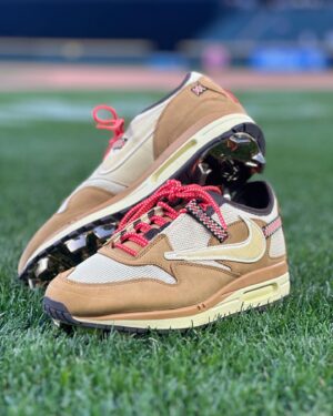 Mark Rober Instagram - The @mlb got real loose on their definition of “celebrity” and let me play in the #celebrityallstargame. Kicks courtesy of @customcleats