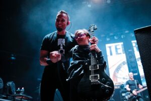 Mark Tremonti Instagram - Thanks for an awesome night Milan!! It was an unforgettable show!
@officialalterbridge #pawnsandkingstour