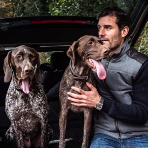 Mark Webber Instagram - “Dad come on, let us come to a @porsche_newsroom photoshoot for once ” 🙆🏻‍♂️😜