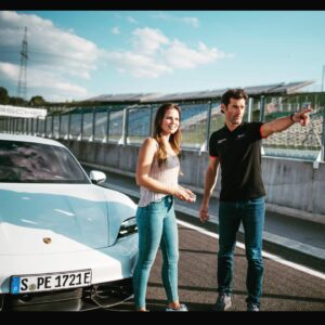 Mark Webber Instagram - Always loved racing in Hungary, raced here every year from 1998 to 2013. Cool to be back here with the  #porscheracingexperience crew showing them which direction to go!! 😬🤷🏻‍♂️😜

#porsche #porscheexperience