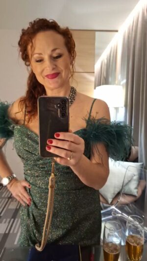 Markéta Hrubešová Instagram - Pekařský ples v  @hotelinternationalbrno 🍾🍾🍾🍾 první  větší moderování v letošním roce. 🙏🙏🙏 Byl pohodový,  krásný  a všichni tančili a bavili se až do rána ❣️ Já  to říkám pořád.  Oplatí sa žiť ⭐️⭐️⭐️⭐️ Děkuji za tradičně krásně šaty @svatebni_salon_dasa za bezbřehou  obětavost a vstřícnost paní  Dáše❤️❤️❤️❤️