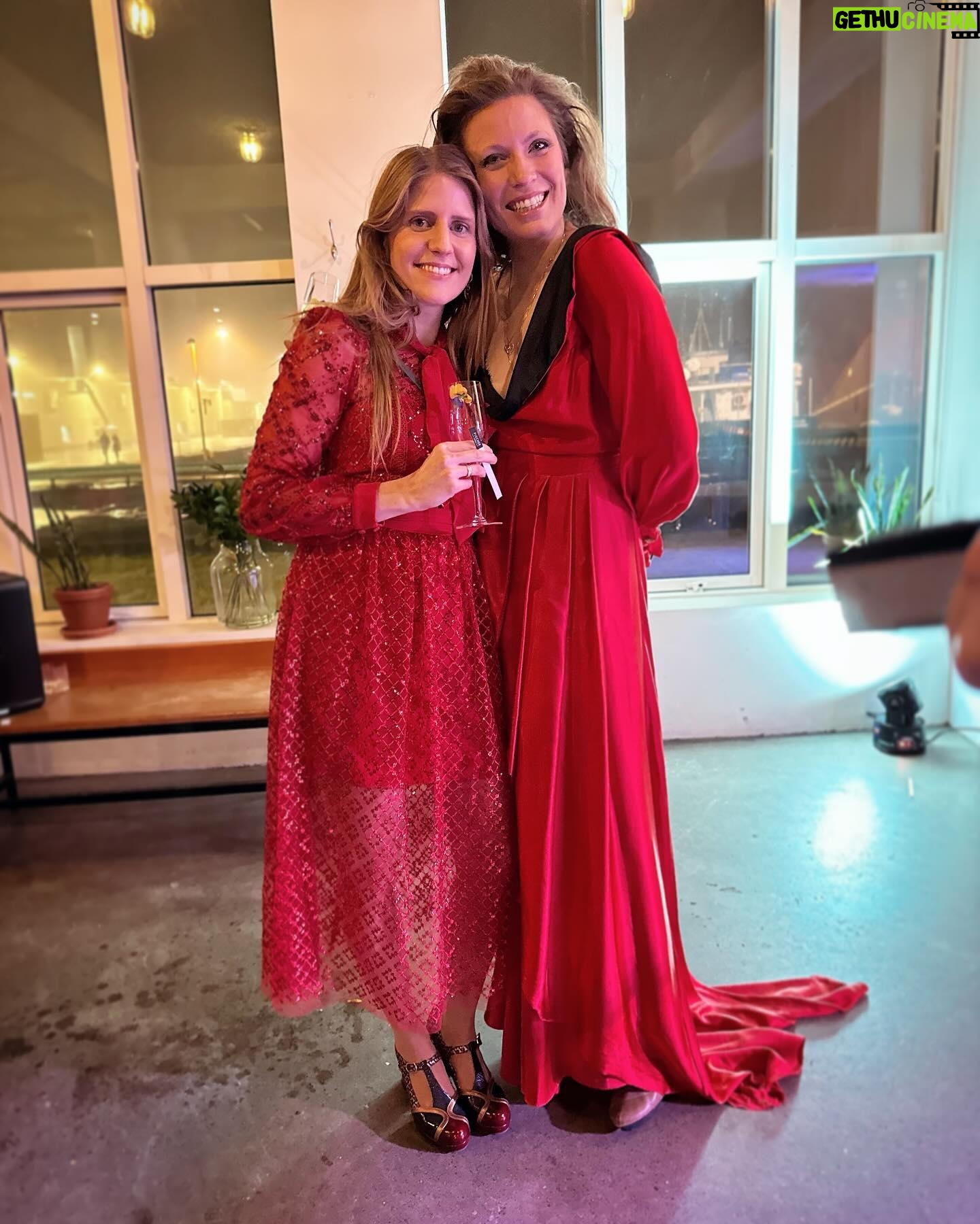 Markéta Irglová - 494 Likes - Ladies in red 🌹 one of my favorite feelings is being proud of my friends. Experiencing them shine, totally in their element, and thinking how nice it is to be in their light. It’s inspiring and life-affirming. I am proud to call this goddess my friend, and if you ever come to Iceland, look up her work, you’ll have a lot to choose from ☺️
🎆 🌺 🥂 📖 💃🏻 🎭 @eldblom2020 @siggasoffiastudios
#eldblom2020