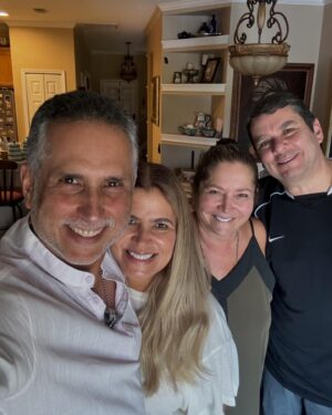 Marlon Moreno Instagram - No necesitamos vernos todos los días para saber que los amigos están ahí siempre. Bendiciones de la vida.