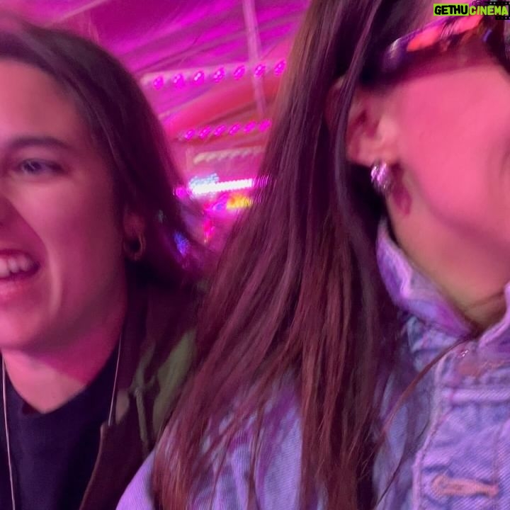 Marta Andrino - 3 Likes - 37 já cá cantam e o meu irmão conseguiu pôr um restaurante interior a cantar-me os parabéns 🎈
Tive um dia inesquecível, com Festa pela manhã e direito a ter por perto o Guarda da Bela Vida @frederico_amaral_
Depois uma ida ao mar agradecer por este ano, um jantar em família cheio de amor e terminar a noite nos carrosséis mais malucos e na melhor companhia 🎠
Obrigada obrigada obrigada a todos os amigos que pensaram em mim neste dia de Festa ♥️