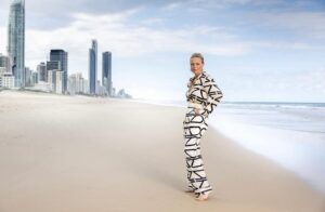 Marta Dusseldorp Instagram - Wearing @carlazampatti near the sea - on the #GC
Photo @lukemarsdenphoto