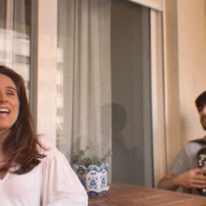 Marta Fernandes Instagram - Aqui em casa, toca-se e canta-se em todo o lado. Quem já me ouviu falar do Dinis, já me deve ter ouvido dizer que ele é o meu anjo da música. É por estas e por outras… 

#music #homemade #couplegoals #couplehabits #sing #acordeon #duo #martidi #jazz #standard #summertime