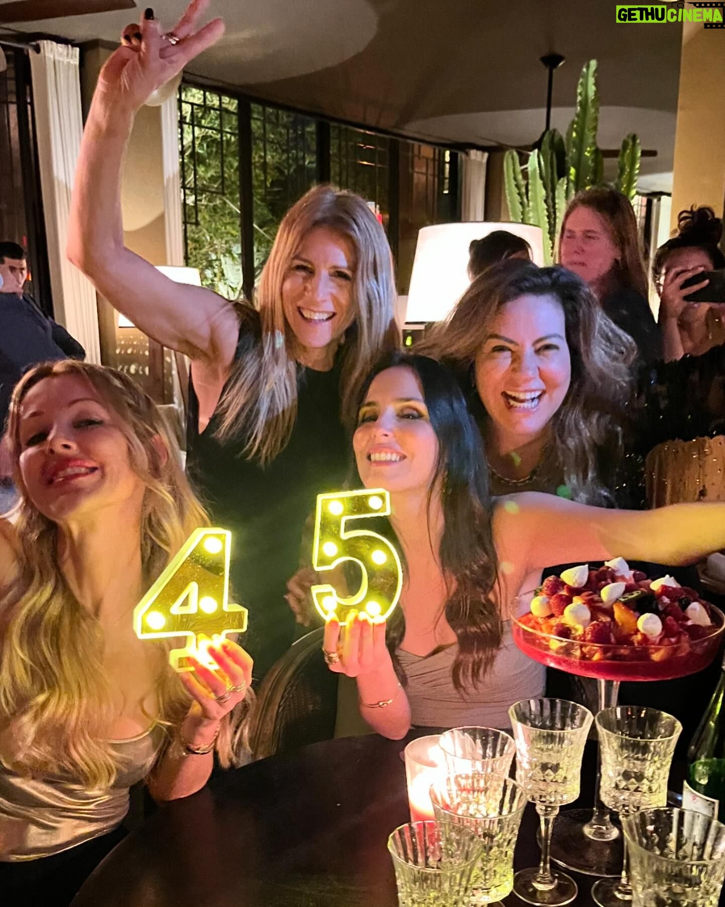 Marta Leite de Castro - 729 Likes - April! With ❤️ & FRIENDS
Vamos lá continuar as comemorações!
@sahocoficial style in Marraquexe!!!!🥰