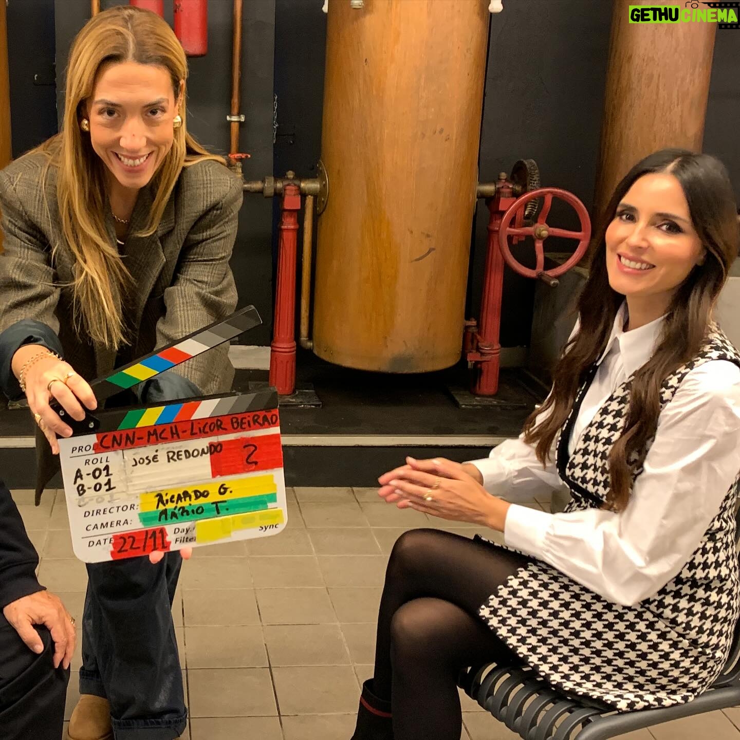 Marta Leite de Castro - 443 Likes - Happy New Year 2024🥂
2023 que grande ano, muito simbólico para mim!
Foi um ano de muitas estreias!
Mudei de estaçao! Passei da Rtp internacional para a CNN Portugal!
Estreia do Pitch, magazine de marcas🤩 e da serie documental, Marcas com História😊 que me tem levado a mostrar lugares incriveis do nosso país!
Estreou o formato digital, Radar N360 no portal Sapo! O Pm continuou com a missao de mostrar as nossas PME!
A Mia fez 18 anos e entrou em Bath University! Um orgulho vê-la a ir atrás dos seus sonhos!❤️
Fiz muitas apresentações e debates como tanto gosto e onde conheço sempre pessoas e projetos interessantes!🙏
Nasceu a minha primeira sobrinha! 😍
Viajei! E muitas dessas viagens com amigos e para rever amigos! Comecei o ano de 2023 com a boa energia da Baía e voltei agora à Baía com as minhas filhas para fechar o ano em familia!🥰
Agora que o ano começou, tudo ainda por fazer! 🌠