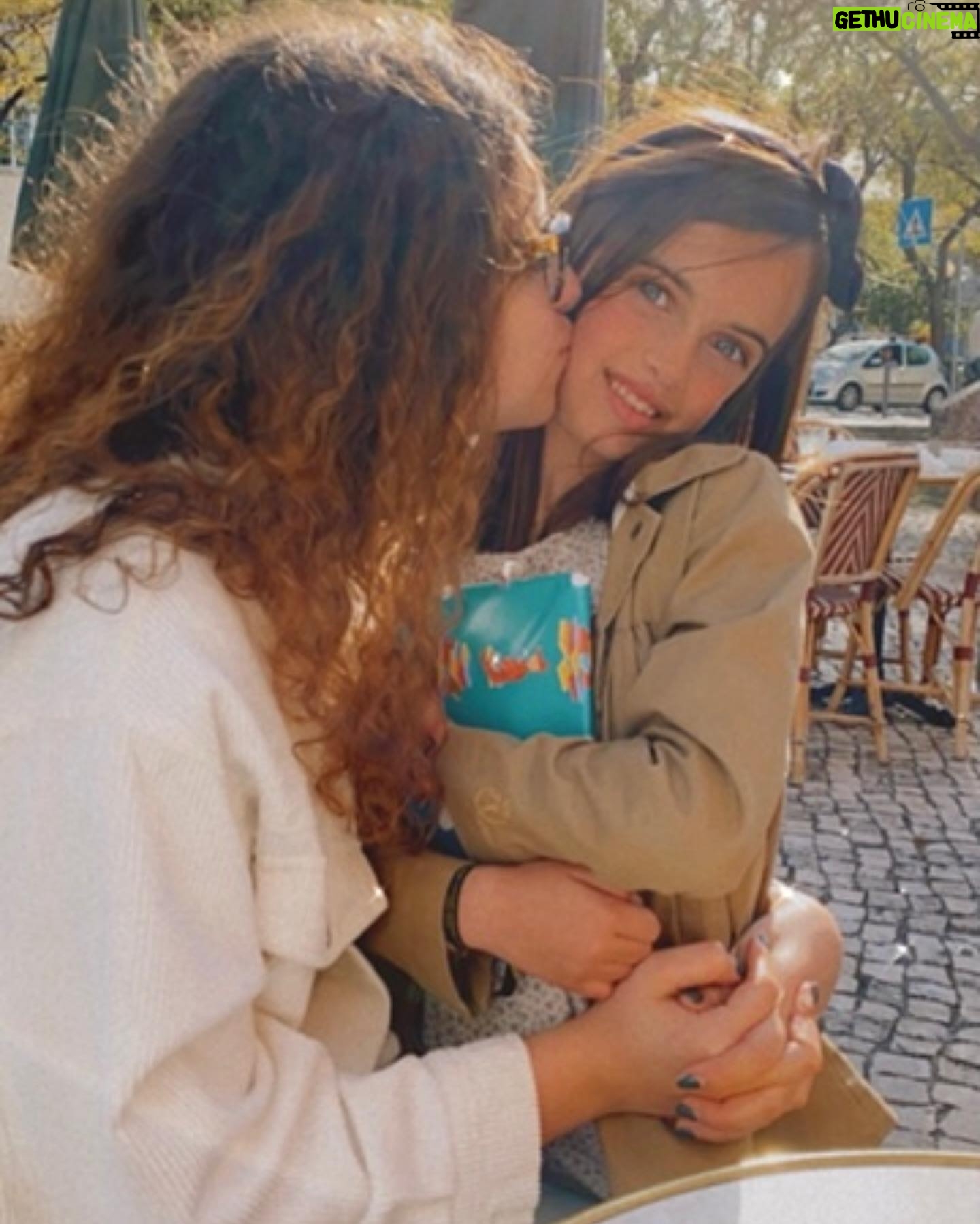 Marta Leite de Castro - 675 Likes - A minha Princesa mais nova faz 10 anos ❤️ que caminhada tão boa que tem sido 😍 e o quanto gostamos de rir juntas, que sentido de humor incrível 🥰 o meu amor por si é sem medida! Caetana mais querida!