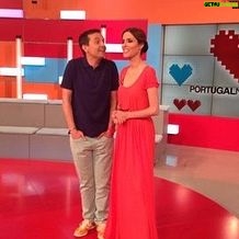 Marta Leite de Castro - 321 Likes - 10 imagens de 22 anos em 📺
Aqui esta o meu exercício de no Dia Mundial da Televisão sintetizar - por ordem cronológica- 22 anos a apresentar e a conduzir entrevistas em televisão, no entretenimento os primeiros 15 e os seguintes nos negócios, a mudança que tanto quis fazer para me desafiar 🤩 que aventura! E tudo veio de um sonho que tive aos 12 anos 📺! Tantas equipas, tantos profissionais 🔝, tantos entrevistados incríveis, tantos kms, tantos diretos, tantas galas! Duas vezes grávida em programas em direto! Um programa que deu um livro! Ter sido atriz🤫😉Tantos números mas na verdade é tudo feito para as PESSOAS!🙌🏼❤️