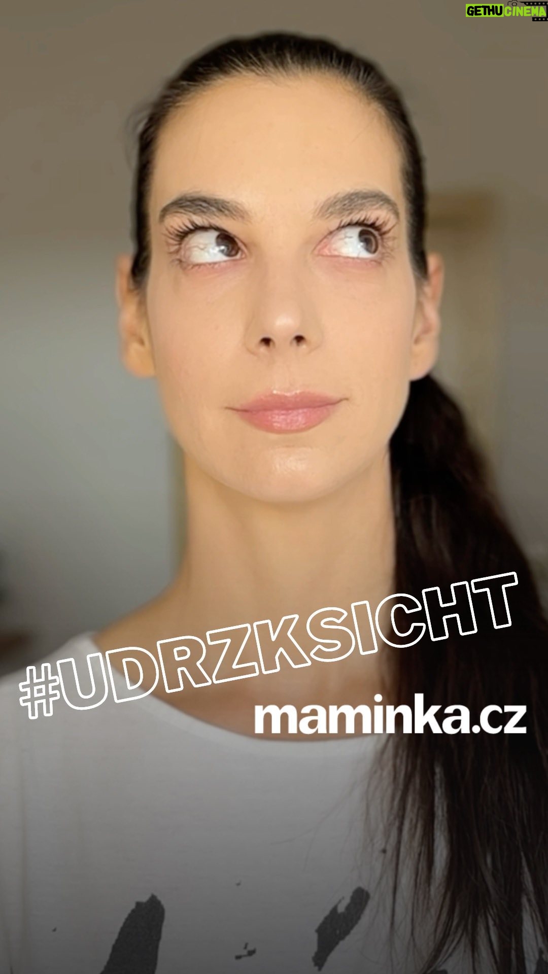Marta Ondráčková - 2.7K Likes - Dnes vás s @martadrimalondrackova naučíme, jak kojit a cvičit. 🤱🏻 Ano! Ukážeme si sérii cviků, které můžete dělat, i když ležíte u miminka v posteli. 🤍 #udrzksicht