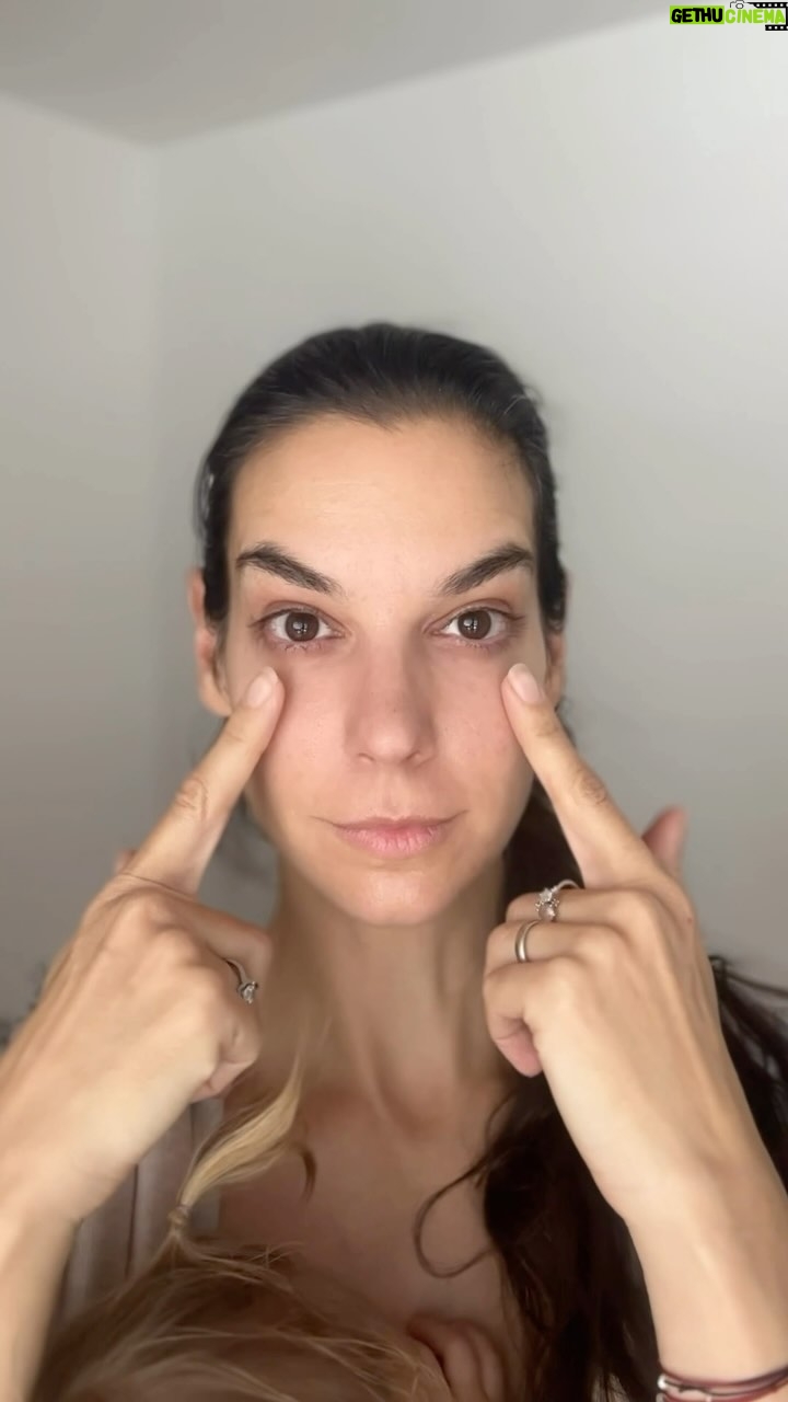 Marta Ondráčková - 394 Likes - OČI! Unavené, oteklé… nemusí být ani jedno. Jasně, chce to komplexní záběr, cvičení a masáž, ale někde se musí začít! #vyzvaudrzksicht No.2
Pa zítra 💋
#udrzksicht #oci
