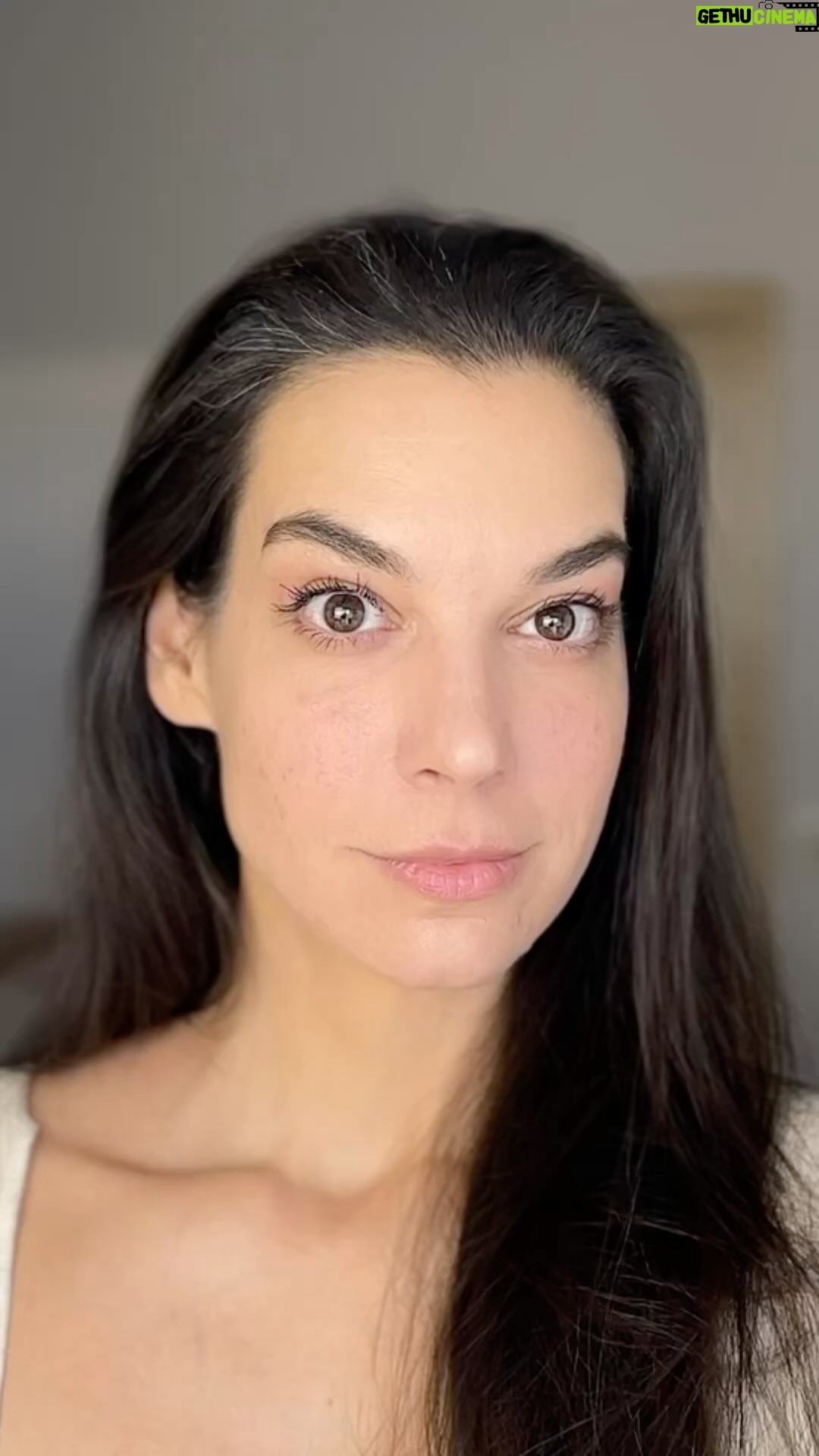 Marta Ondráčková - 4.4K Likes - NAPROSTO ZÁSADNÍ UVOLŇOVAČKA! Když totiž tu “korunku” neuvolníte, je vlastně jedno, co s tím obličejem děláte dál… Navíc je to neskutečně příjemný!
#udrzksicht #uvolneni #vraskypryc #napetipryc #nasranipryc #lifting #selfcare #dennirutina #massage #41
