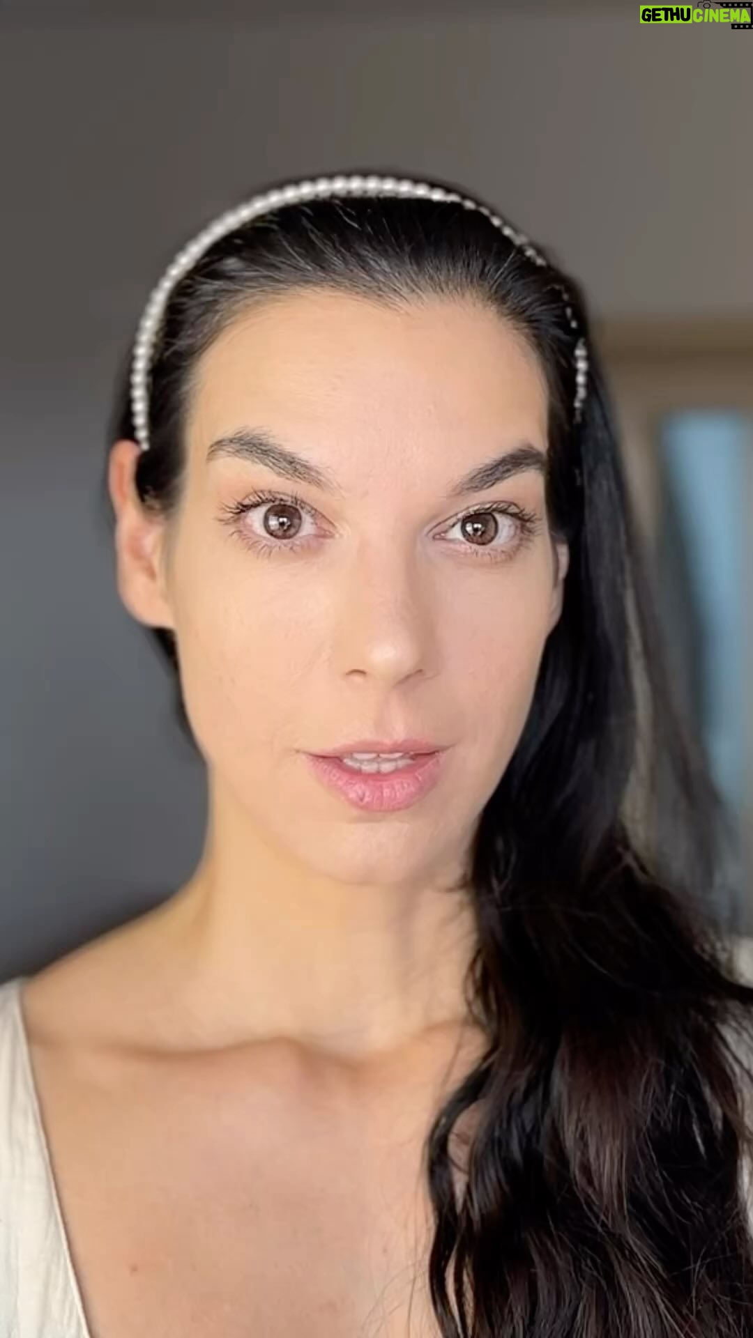 Marta Ondráčková - 4.3K Likes - MÁTE FACE LIFT? A MOHLA BYCH HO VIDĚT😃?
Ukážu vám techniku, která má podobné účinky, jen do sebe nemusíte nechat říznout…
#udrzksicht #facelift #naturalface