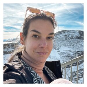 Marta Ondráčková Instagram - #drimalgangnacestach tentokrát #switzerland 

Jsme s holkama sbalily batoh a jely se kochat. Cestování v poměru 2 děti na jednoho rodiče, to je čirý adrenalin!

#worldisthebestplayground