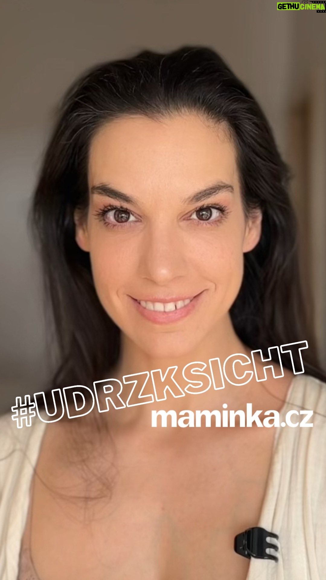 Marta Ondráčková - 1.4K Likes - Máme pro vás novinku! 🤩 Spojily jsme síly s @martadrimalondrackova a zveme vás na první lekci obličejové jógy pro maminky z programu #udrzksicht. 💆🏻♀️ Než se ale vrhneme na obličej, ukážeme si, jak se zbavit zbytečné tenze z oblastí, kde jsou vidět. Protože uvolnění je základ! 🧘🏻♀️ Podrobnosti najdete v článku na linku v biu. 🩷
Nezapomeňte nám dát vědět, jestli jste cviky vyzkoušely a jestli už pozorujete změny! 🥰 My totiž ano! Těšíme se příště.
Přidáte se? 👇