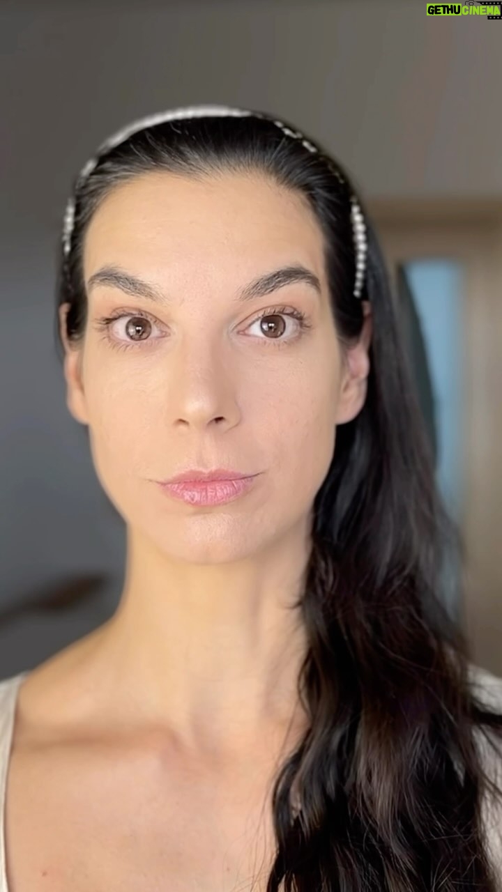 Marta Ondráčková - 1.3K Likes - VŠECHNO SE VŠÍM SOUVISÍ. Třeba pánevní dno a vaše “volátko”. Tady je easy návod, jak to všechno zpevňovat jedním šmahem. Tak schválně - kde to cítíte vy? 😃
#udrzksicht #vsechnosevsimsouvisi