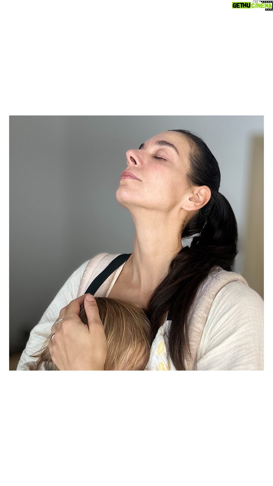 Marta Ondráčková - 1.3K Likes - NÁROČNÉ DNY? Co si budeme, my mámy někdy makáme dnem i nocí. Aspoň minutu pro sebe! Nebo dvě :-)
Kromě téhle rychlo masáže mám pro vás dárek! 50% slevu na můj kurz HAPPY MAMMA s kódem ADVENT. Link najdete v BIU
Takže - hezký advent a držte se! ❤️
#jsmevtomspolu #mamysobe #udrzksicht