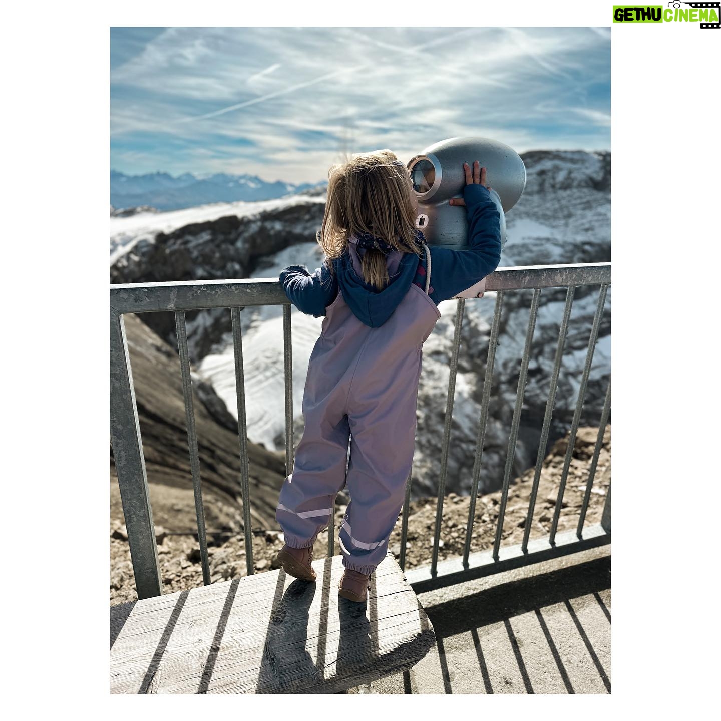 Marta Ondráčková - 399 Likes - #drimalgangnacestach tentokrát #switzerland
Jsme s holkama sbalily batoh a jely se kochat. Cestování v poměru 2 děti na jednoho rodiče, to je čirý adrenalin!
#worldisthebestplayground