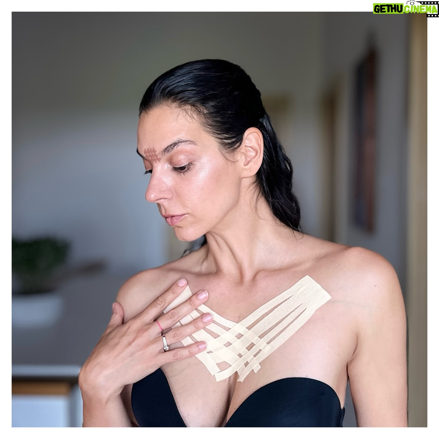 Marta Ondráčková - 585 Likes - KOSMETICKÉ TEJPY @beautytape.cz
Tejpování a konkrétně tyto skvělé tejpy ode mě dobře znáte. Právě teď si můžete udělat radost luxusním balíčkem, který obsahuje dvě balení tejpovací pásky na kosmetické tejpování a k tomu nejjemnější baňky na ošetření obličeje ❤️ Když si k tomu přihodíte crossy, máte dokonalé kombo.
#tejp #kosmeticketejpovani #udrzksicht #zdravaplet #antiage #protivraskam #radost #dovolena #leto #krasnaplet #tochci #crosstape #milujutejpy #mracivka
