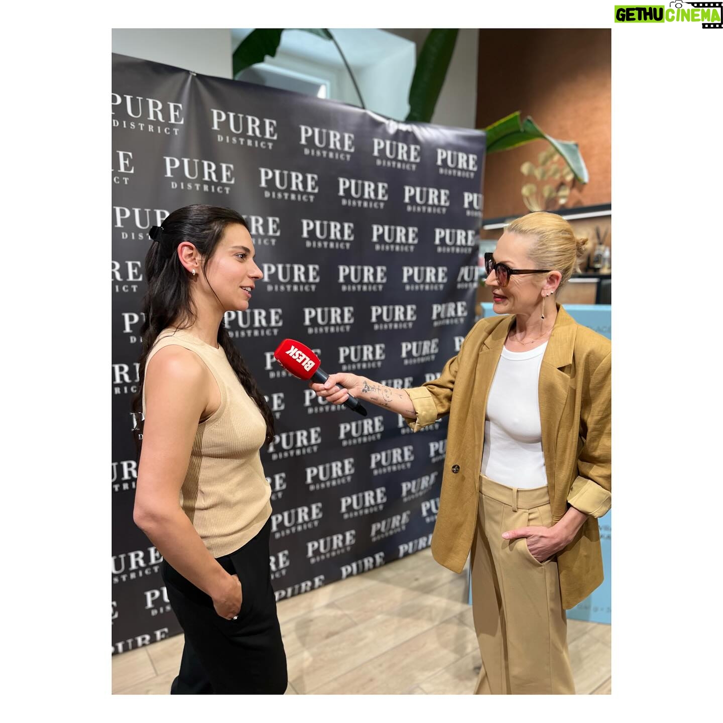 Marta Ondráčková - 389 Likes - MÁMA ŠLA VEN! Aneb je třeba využít každou minutu!!!
Včera jsem si udělala výlet do Prahy hned na dvě party mých srdečních značek. @licirna____organics představovala žhavé letní novinky a v @puredistrict jsme křtili STRIPP kolagen. Lásky, díky, že jsem to s vámi všemi mohla prožít, probublinkovat, prokecat a prosmát. Vidět přátele, poznat další, obejmout se mimo virtuální svět.
Teď už jsem zase doma s Vikingem a dračicemi a v teplácích od kakaa pomáhám ochočit hlemýždě. Vesmír je v rovnováze.
#mamasladosveta #party #event #udrzlife #pratelstvi
@klara__nesterova @meadowfashion @roussalii @jezkovamarketa @libadrdakova @tyna_frej @lenka_helena_koenigsmark_a_max @kaira.katerina