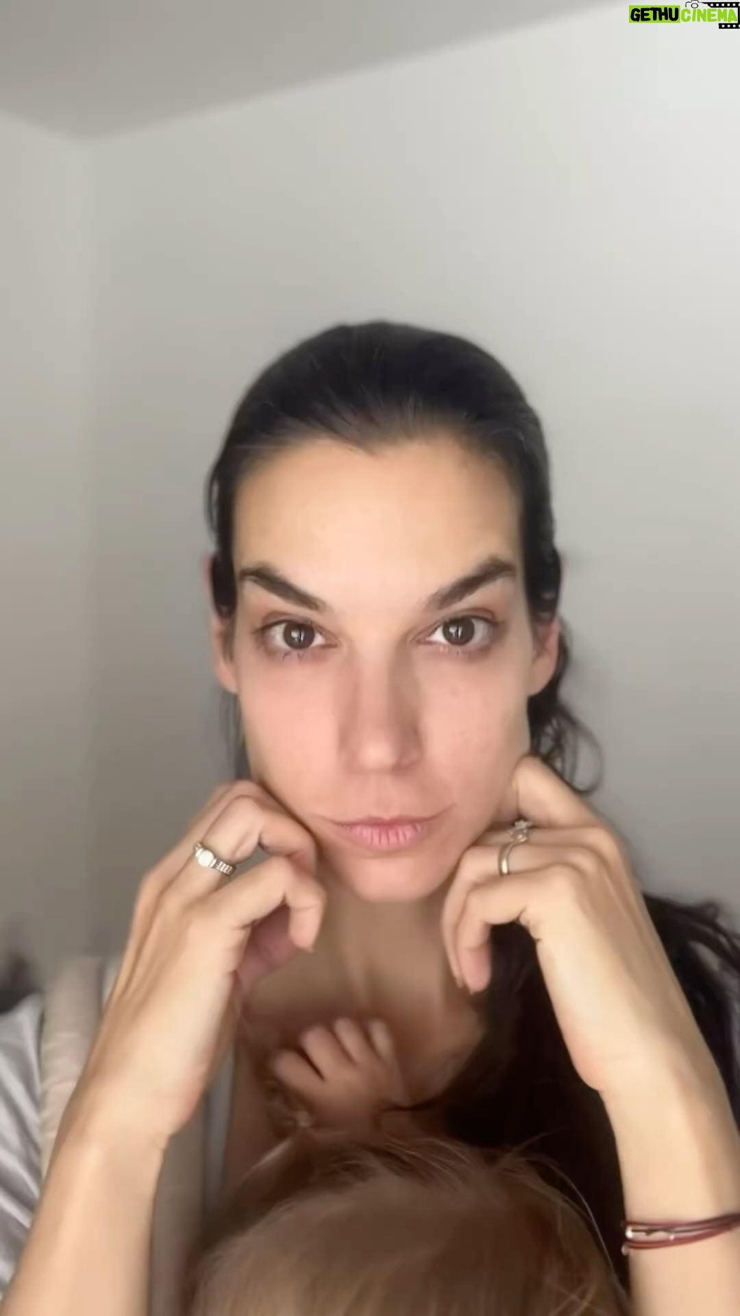 Marta Ondráčková - 0.9K Likes - NOSORETKA nebo BASETÍ TVÁŘIČKY. Nikdo je nechce, opakuju NIKDO! 😁 Pár cviků, které při pravidelném opakování dost pomáhají. A ne, nikdo u toho nevypadá sexy, opakuju NIKDO!
#vyzvaudrzksicht No.7
Tak pa zítra 💋
#udrzksicht