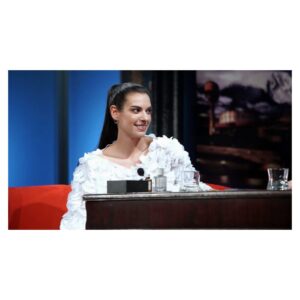 Marta Ondráčková Instagram - SHOW JANA KRAUSE ❤️
Splněné přání. Tuhle položku jsem měla na svém bucket listu snad od jejího prvního dílu. Byl to rozhodně zážitek chvilku si pinkat s takovým profíkem jakým je Jan Kraus. Velká pokora, ačkoliv to tak podle mé prořízlé pusy možná nepůsobilo, a respekt vůči jeho umu a ostrému humoru. Takže už jen prosté DĚKUJU! Budu se těšit příště!

#showjanakrause @jankrausss #udrzksicht #bucketlist #splnenysen #dekuju #herecka