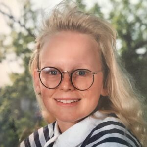 Marte Stokstad Instagram - Tidlig ute med panne,
sent ute med bryn #1990