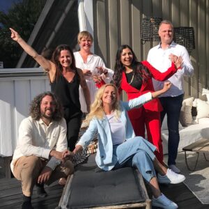 Marte Stokstad Instagram - Torsdag kl 20.00 er det premiere på «Hvem bor her» - hvor fem ukjente nordmenn snoker i hverandres hjem og prøver å plassere hverandre i rett bolig. Artige greier, blir så glad hvis du ser på! I nettspilleren fra 06.00 i morgen tidlig - så ta det gjerne til frokosten! @nrkunderholdning