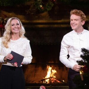 Marte Stokstad Instagram - Bare to luringer som stikker innom, for å si at vi er på 19.45 i kveld! Hellstrøm er med🎁 @nrkunderholdning #kveldenførkvelden