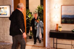 Marthe Laverdière Instagram - J'ai eu le bonheur de participer à l'émission @latour.tva et ce sera diffusé ce soir à 19 h 30 sur les ondes de TVA. 🥰 
Ces quelques photos vous permettront de constater à quel point j'ai été bien reçue et quelles belles rencontres j'ai faites. Merci de l'invitation, on reprend ça n'importe quand! 🪴

📸 @Marc-André Lapierre