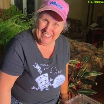 Marthe Laverdière - 646 Likes - Connaissez-vous La Tablée des Chefs?😊
@igaqc est partenaire avec cette belle organisation avec laquelle il met sur pied une collecte de fonds dans le but de lutter contre l’insécurité alimentaire et éduquer les jeunes!
Cette année, ce sont Les Semences Solidaires qui seront mises en vedette.🌿 Les profits des ventes seront remis à La Tablée des Chefs!
La boîte contient 5 variétés de semences ancestrales de qualité: 🌱basilic
🌱laitue
🥒concombre
🥕carotte
🌱et radis
Le tout vendu au doux prix de 5.99$☺️
Vendu exclusivement chez IGA, ce petit coffret permettra aux familles québécoises de découvrir la joie du jardinage, tout en contribuant à la mission de la Tablée des Chefs!
✨POUR CONTRIBUER À LA CAMPAGNE :✨
- Achat d’une boîte Semences Solidaires vendue en exclusivité chez IGA et IGA extra OU
- Achat de produits participants en magasin ou en ligne sur https://www.iga.net OU
- Don à la caisse
Je suis fière de participer à cette magnifique initiative!🥰
#cultivetonbonheur