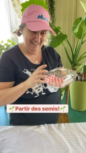 Marthe Laverdière Instagram - C’est le temps des semis!☀️
Enfin!!!😍

Je vous montre ici comment ça n’a pas besoin d’être compliqué!🤗
J’ai fais des semis de Calendula dans un contenant de plastique recyclé. Ça m’a pris environ 5 minutes et ça ne m’a rien coûté!🤩 (Bien sûr j’avais conservé mes graines de Calendula de l’année passée.)
✨Pas plus compliqué que ça!✨

Et vous, quelles semences avez-vous semées pour commencer ce beau printemps?🥰

•

•

•

•

•

#marthelaverdiere #horticulture #horticulturelife #horticultrice #semis #printemps2021 #printemps #semences #calendula #bonheur #bonheursimple