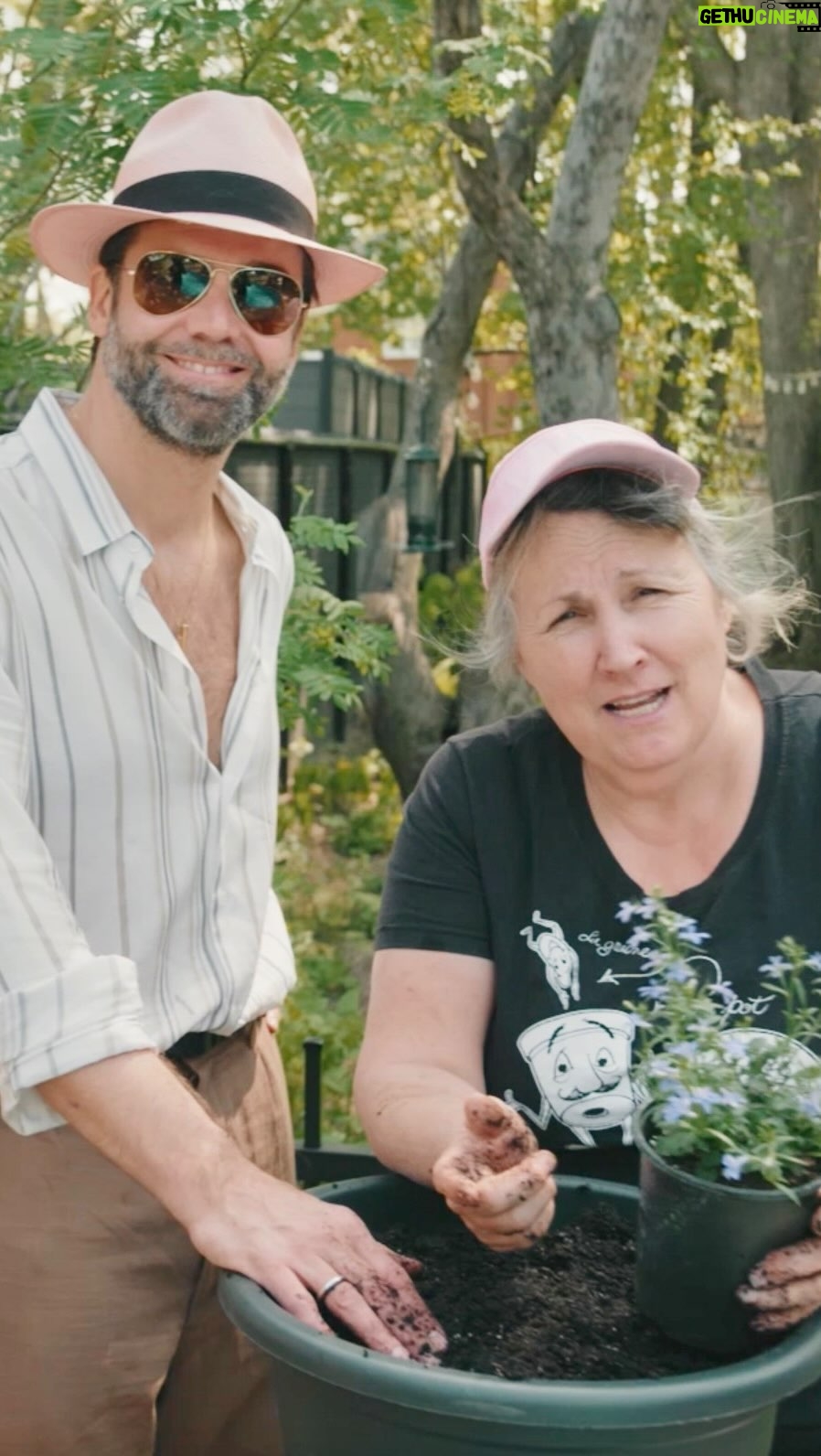 Marthe Laverdière - 4.4K Likes - @marthe_laverdiere apprend à @jpwauthier à bien planter ses fleurs 🌸 Capsule complète sur la page Facebook et le site de @bonsoirbonsoirrc
#bonsoirbonsoir #marthelaverdiere