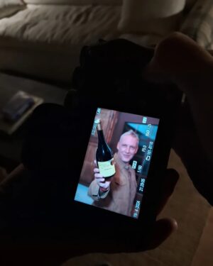 Martín Cárcamo Instagram - El fin de semana comienza con el mejor vino y una muy buena conversación .. @cremaschi_furlotti es una experiencia que no te puedes perder 😜
#findesemanaespecial