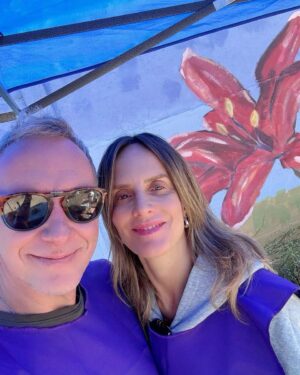 Martín Cárcamo Instagram - Con mi amiga querida @dianaboloccof en Reñaca Alto❤️
@ripleychile 
#mural #plantararboles #comunidad #viñadelmar