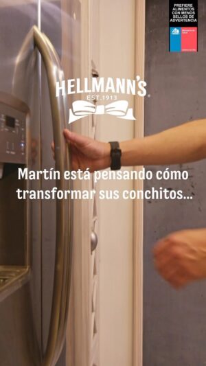 Martín Cárcamo Instagram - Encontramos a Martin en su cocina, buscando inspiración, sin saber qué preparar con los conchitos que tenía en su refrigerador. Llegaron las ideas de Dani, Michelle, Jacob y Lucas, y con la ayuda de la Inteligencia Alimenticia de @hellmannschile, pudieron transformarlos en una receta riquísima, sumando todo el el #saborycremosidadirresistibles de Hellmann’s. 🍴🥙

Ingresa tu también al sitio y descubre más recetas riquísimas 💛